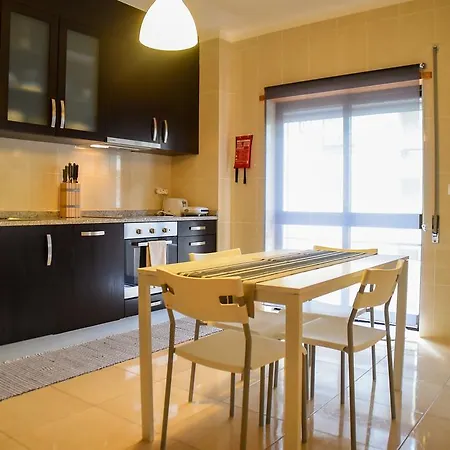 Midway To Geres And Braga Apartamento
